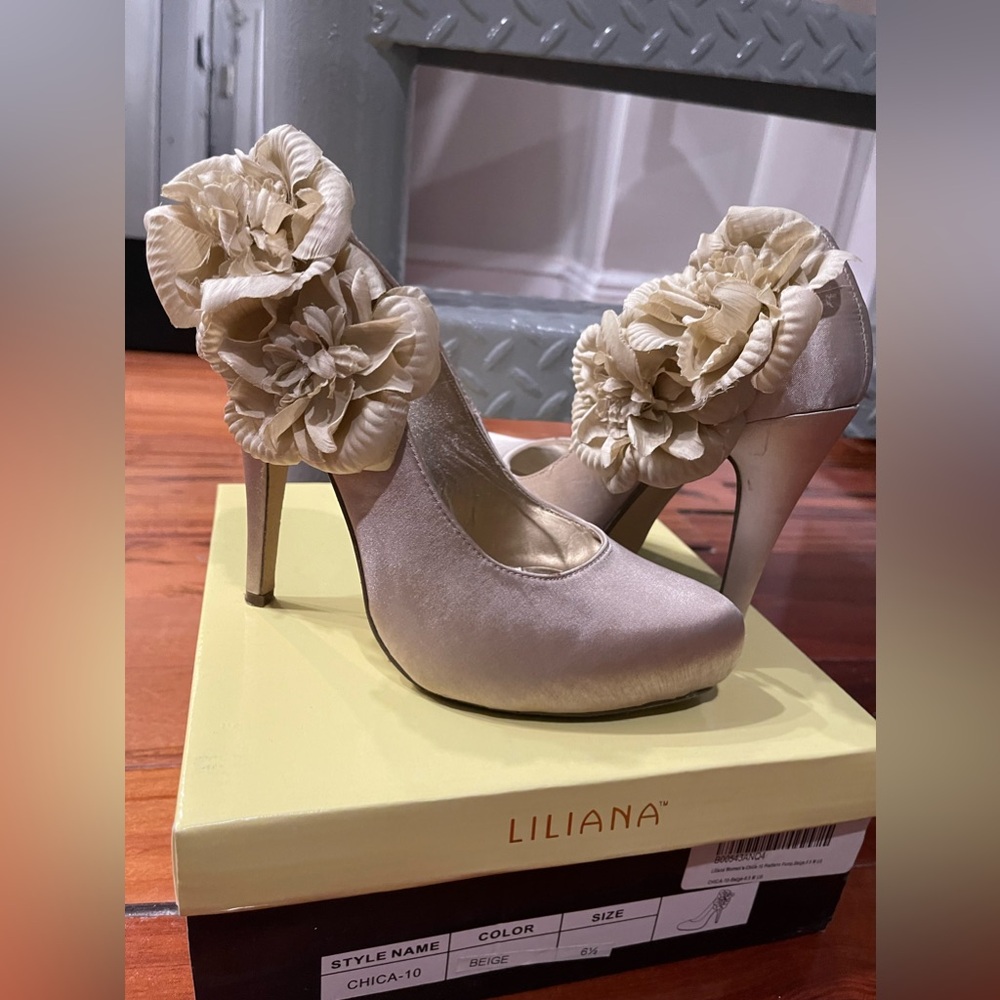 Liliana Women’s Chica-10 Platform Pump, Beige, 6.5 M U.S.